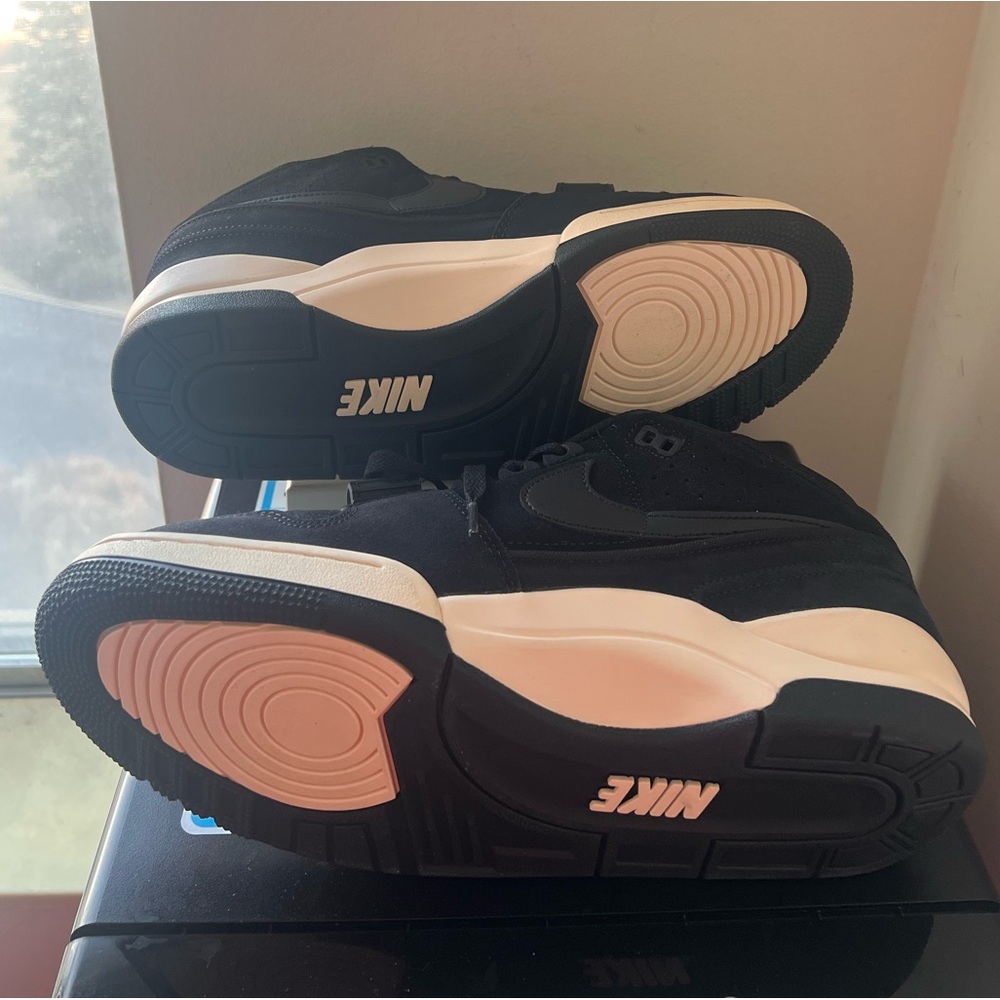 Nike Air Men  Black and White Sneakers - Picture 3 of 6
